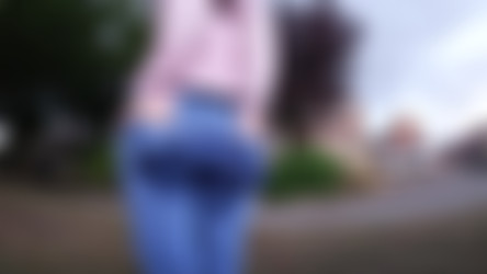 mywetworld.com/blue_jeans_by_the_road_wetting__February_2019__1080p.mp4